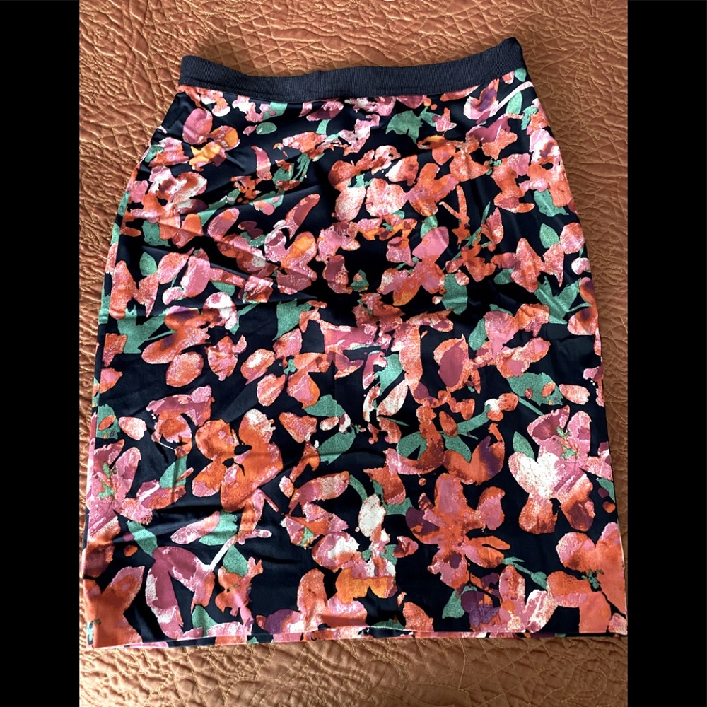 NWT Ann Taylor navy flower skirt